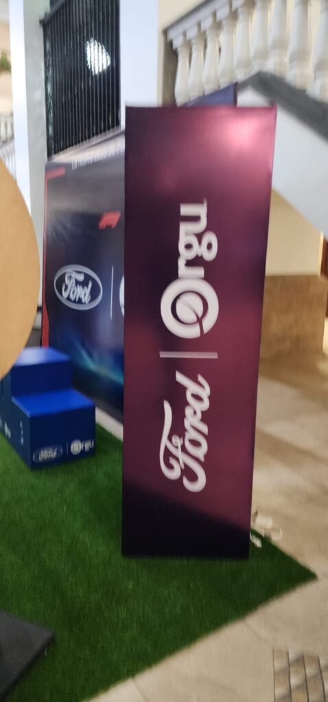 Banner de marca en punto de activación BTL Ford Orgu