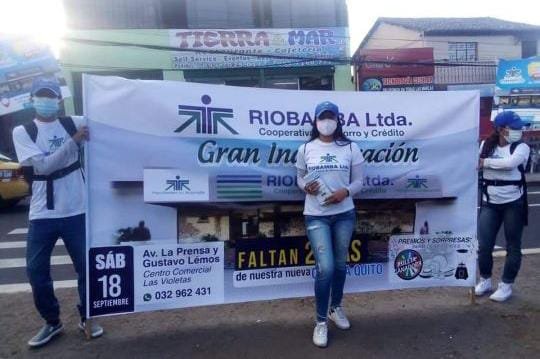 Banner BTL de Cooperativa Riobamba Ltda. anunciando gran inauguración