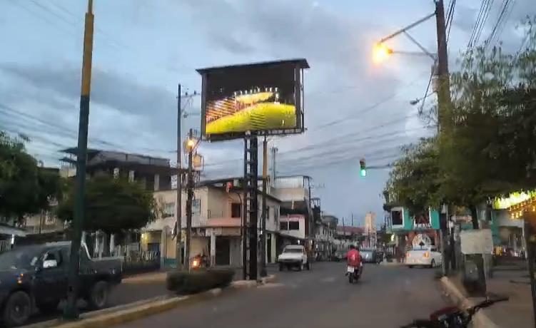 Pantalla LED gigante en Quinsaloma