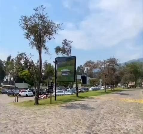 Pantalla LED acceso a El Potrero de Lumbisí