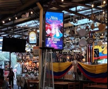 Pantalla LED interna en restaurante de La Pradera
